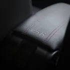 RATI ARMSTER 3 kartámasz FIAT 500 HYBRID 2026-  [fekete,bőr,piros varrott]