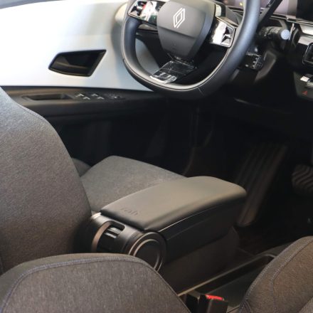 RATI ARMSTER 3 kartámasz RENAULT 5 E-TECH 2024-  [fekete,vegán bőr]