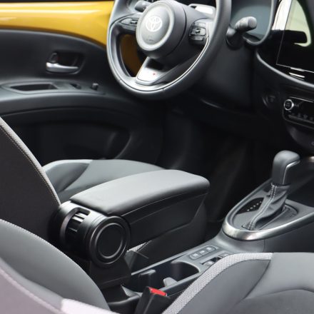 RATI ARMSTER 3 kartámasz TOYOTA AYGO X HYBRID 2026-  [fekete,vegán bőr]