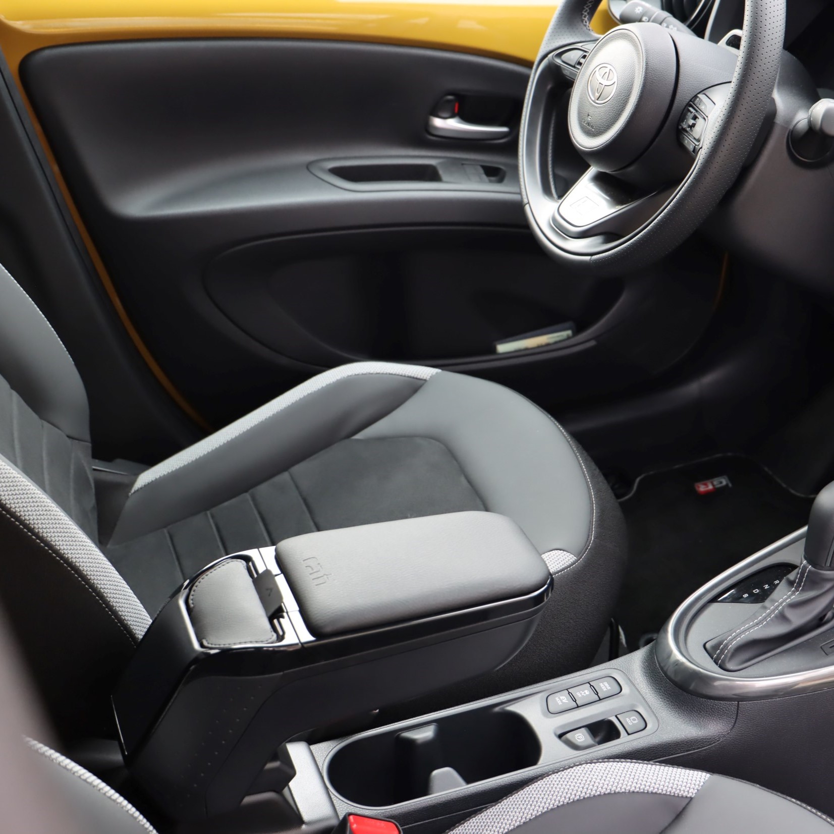 Új, Rati kartámaszok Toyota Aygo X Hybrid modellhez